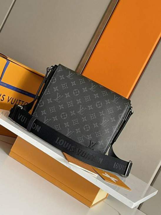 Picture of Louis Vuitton Mens Bags _SKUfw146305790fw